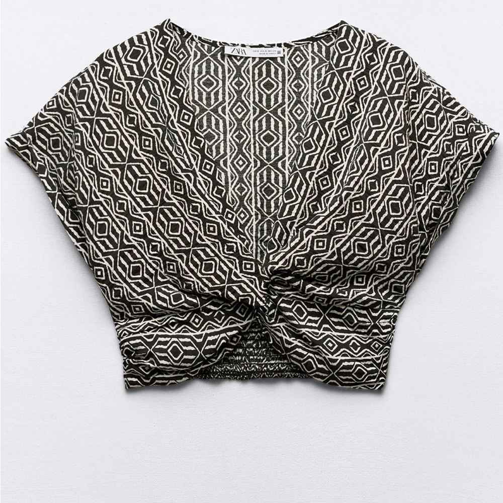 ZARA // NWT Black and White Geometric Crop Top
